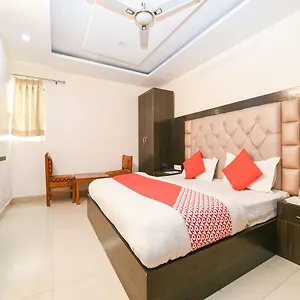 Oyo 14721 Vishesh Continental Delhi (National Capital Territory of India)