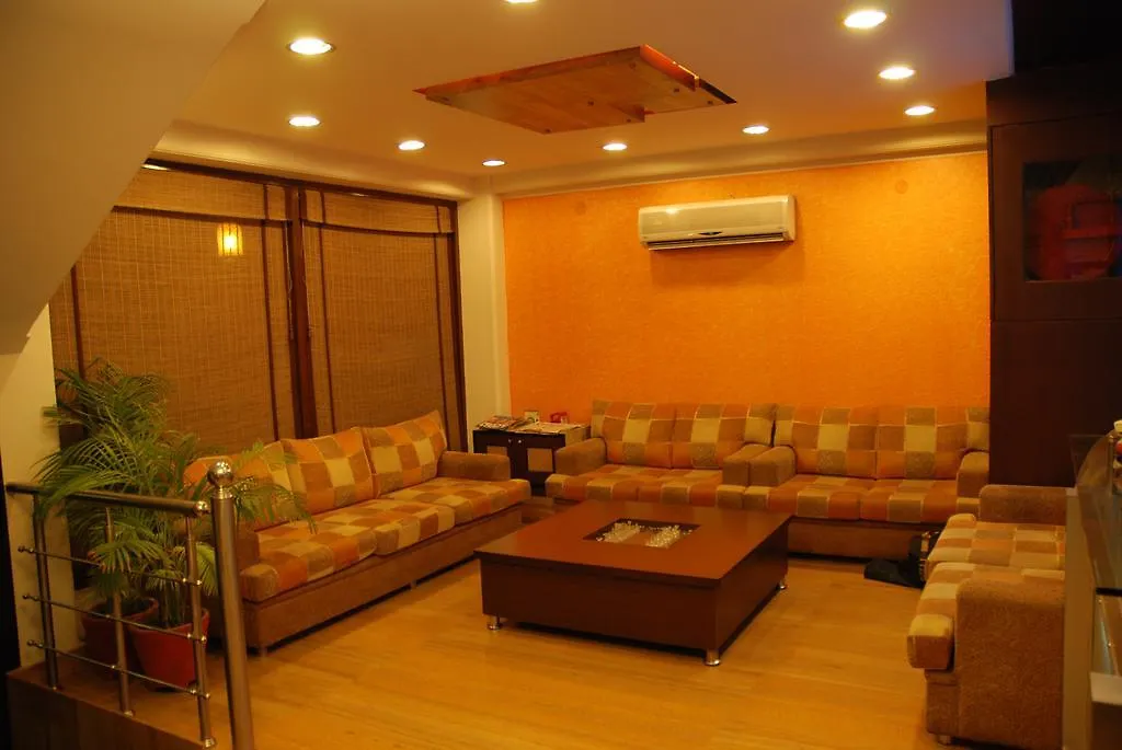 Capital O 2382 Hotel White House Continental Delhi  Delhi (National Capital Territory of India)
