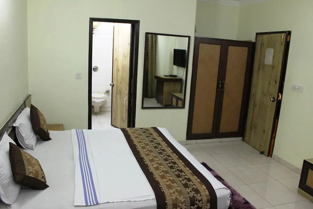 Capital O 2382 Hotel White House Continental Delhi   Delhi (National Capital Territory of India)
