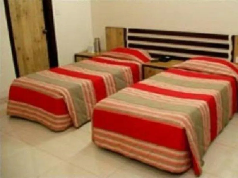 Capital O 2382 Hotel White House Continental Delhi