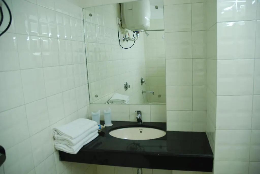 Capital O 2382 Hotel White House Continental Delhi  3*, Delhi (National Capital Territory of India)