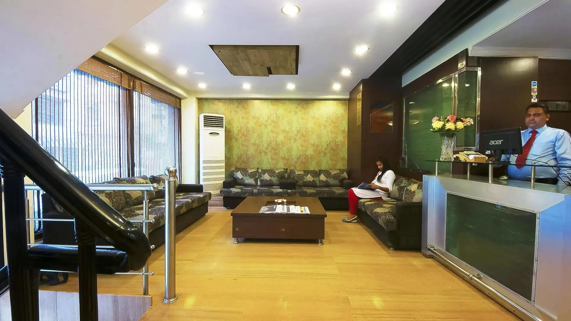 Capital O 2382 Hotel White House Continental Delhi