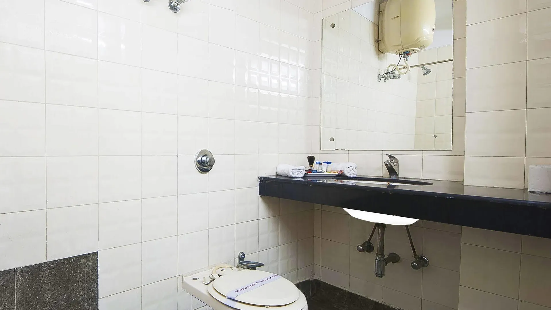 Capital O 2382 Hotel White House Continental Delhi