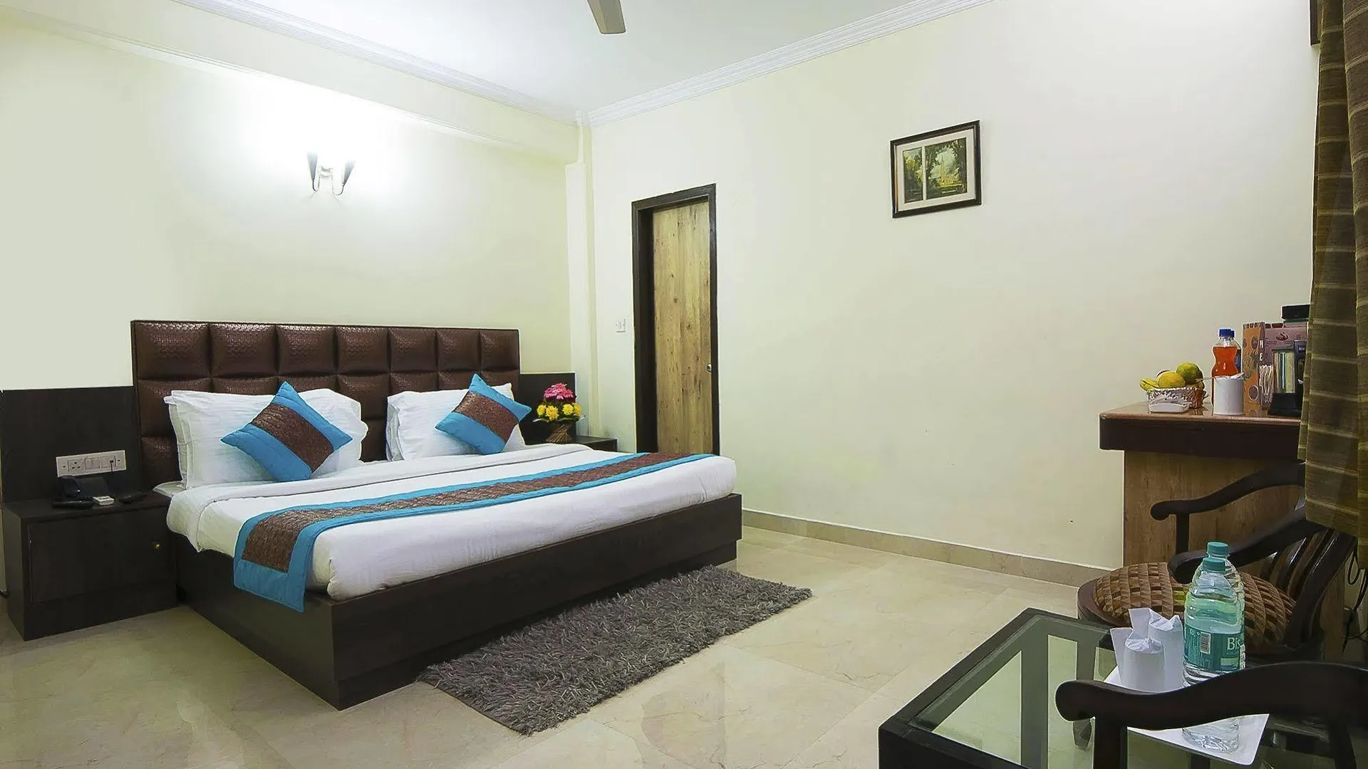 Capital O 2382 Hotel White House Continental Delhi  Delhi (National Capital Territory of India)