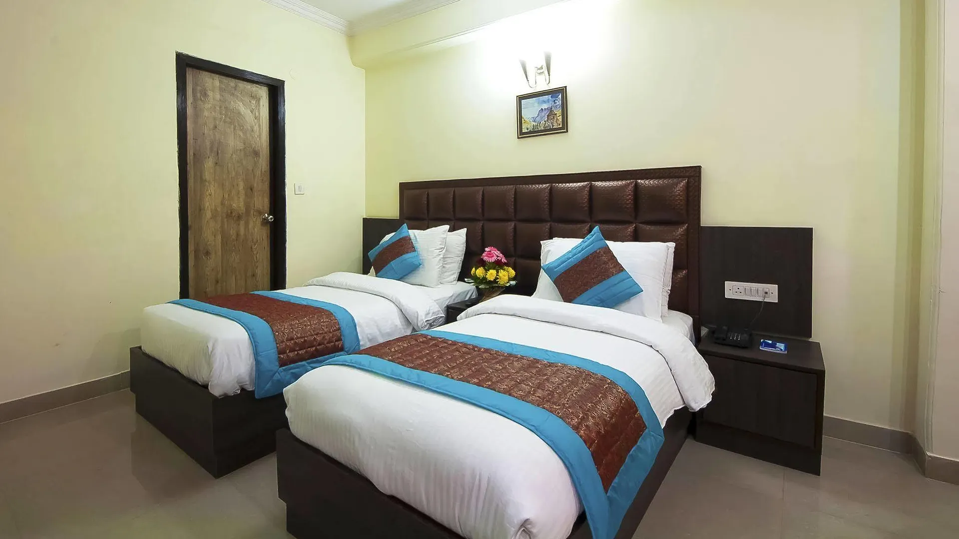 Capital O 2382 Hotel White House Continental Delhi